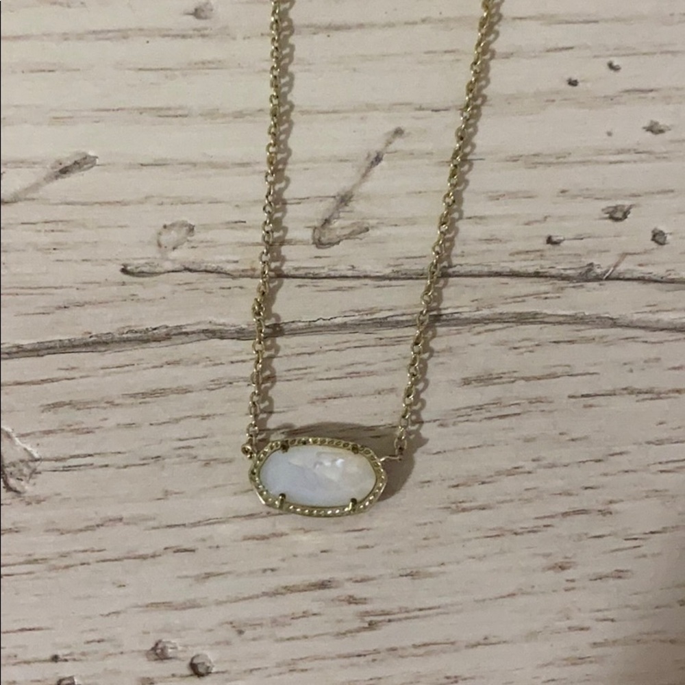 Kendra Scott necklace